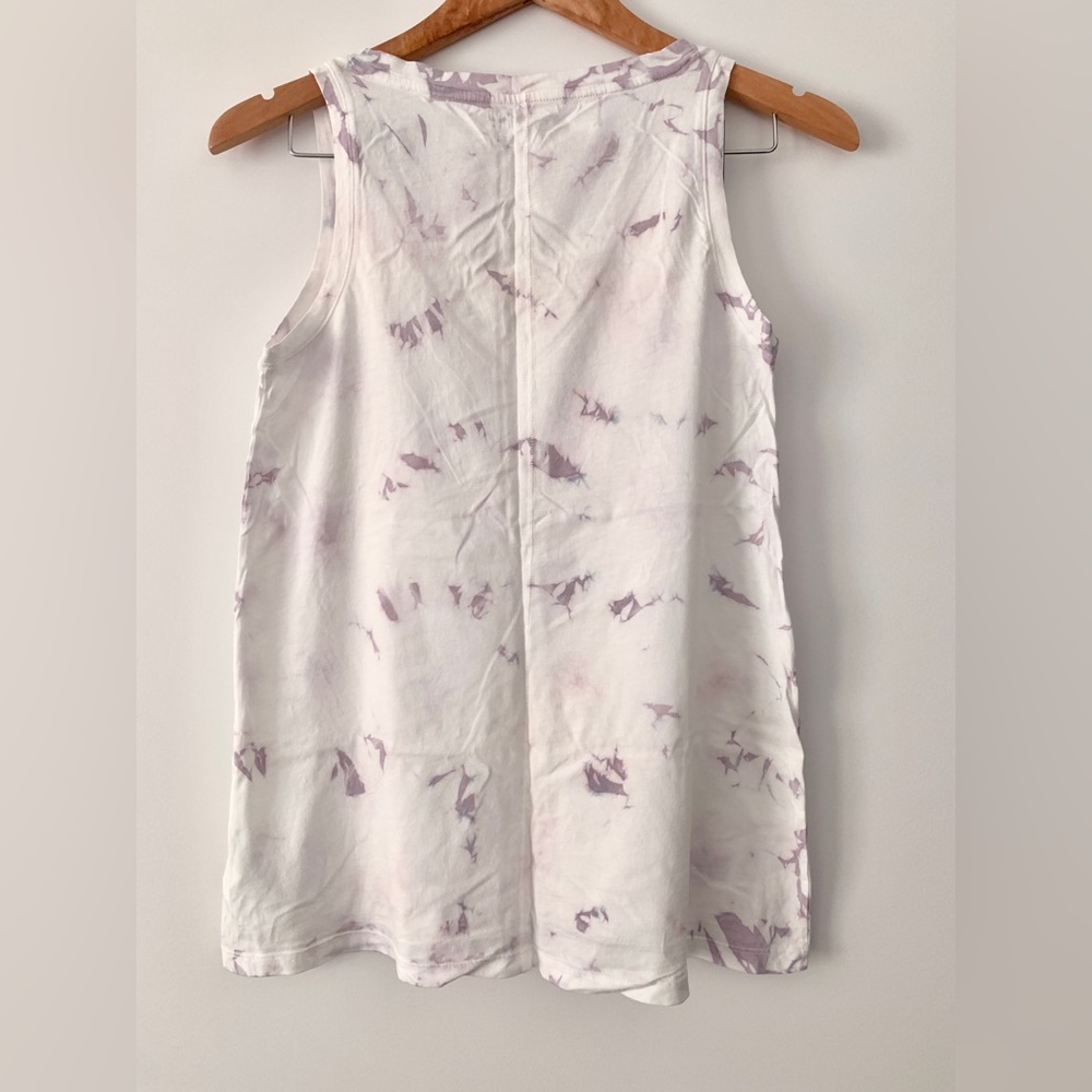 🌟PRICE DROP🌟 NWOT! GAP white + purple v-neck TIE-DYE TANK TOP Size XS Petite - Picture 2 of 5
